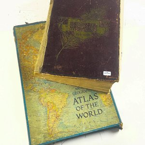 Lote anterior: Atlas del Mundo y Libro del Centenario (1825-1925)