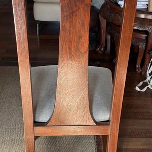 Juego de Comedor y Aparador de Cerejeira con Repujado y Vidrio - imagen 6
