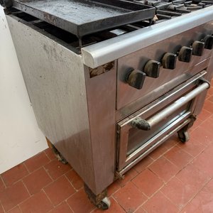 Cocina Industrial a Gas 4 Fuegos con Plancha y Horno - imagen 3