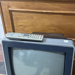 Lote siguiente: Televisor Panavox de 14 pulgadas con control remoto