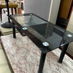 Lote siguiente: Mesa Ratona Moderna con Tapa de Vidrio y Estructura Negra