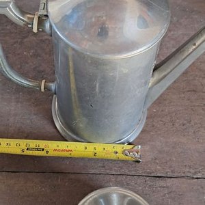 Lote siguiente: Tetera y Azucarera Metálica Antigua Sellada