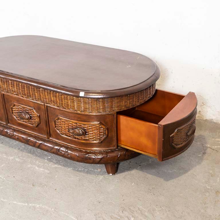 Mesa de living oval con detalles de madera y ratán - imagen 2