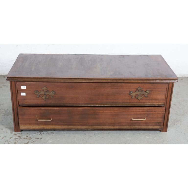 Baúl de Madera con Cajón Interior y Detalles en Lustre