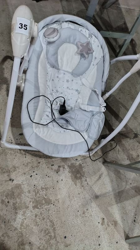 Mecedora para bebés con música y comodidad - imagen 2