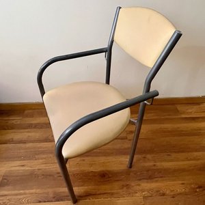 Silla Beige y Gris con Apoyabrazos - imagen 3