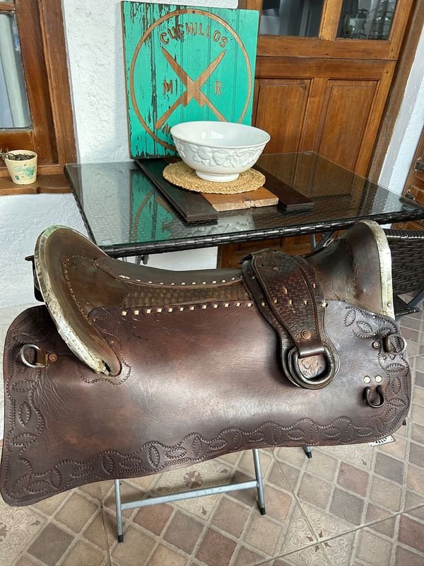 Montura de cuero para caballo en excelente estado - imagen 4