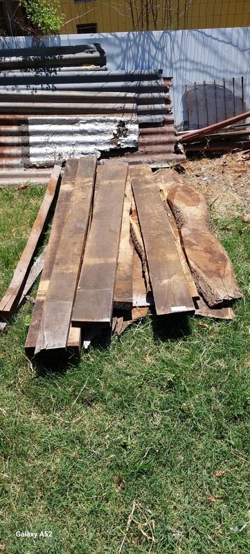 Lote siguiente: Gran lote de tablas de madera