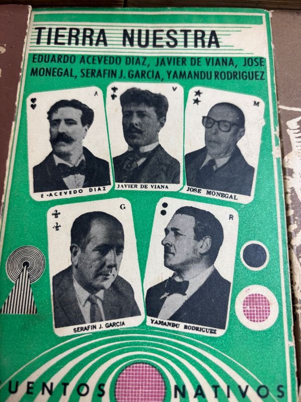 Colección de libros antiguos con contenido histórico - imagen 3