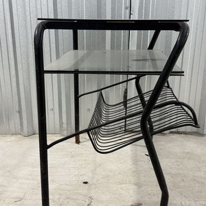 Mesa Auxiliar Estructura Metal Negro y Vidrio - imagen 2