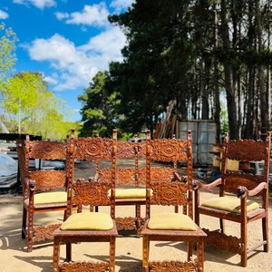 Lote siguiente: Juego de Living Estilo Colonial en Madera Tallada