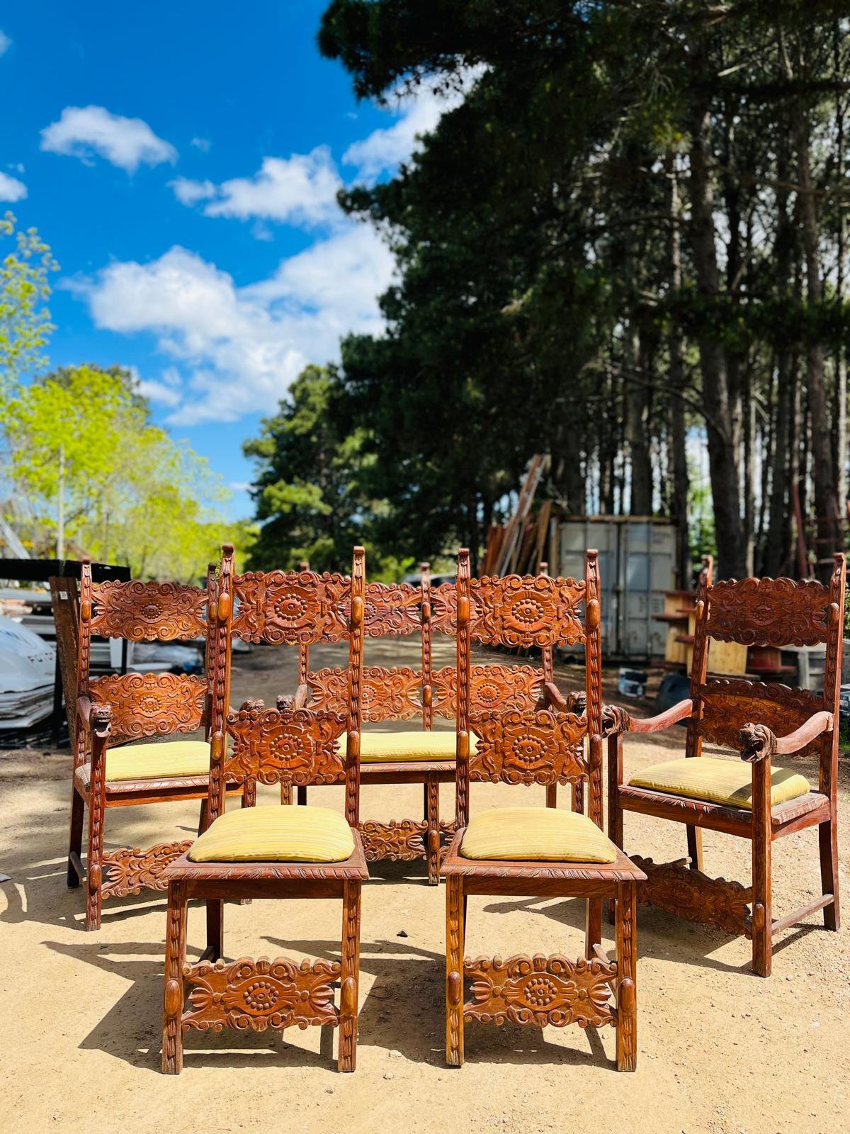 Juego de Living Estilo Colonial en Madera Tallada
