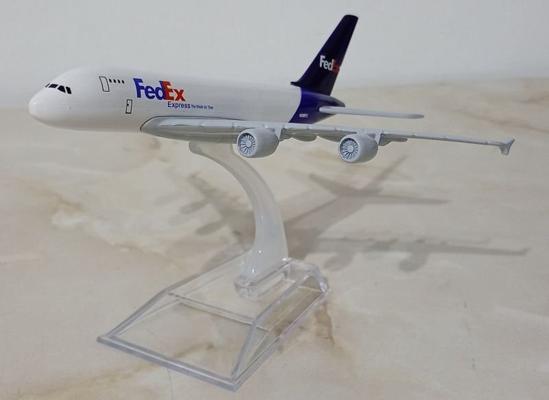 Avión Boeing 747 modelo de FedEx a escala - imagen 5
