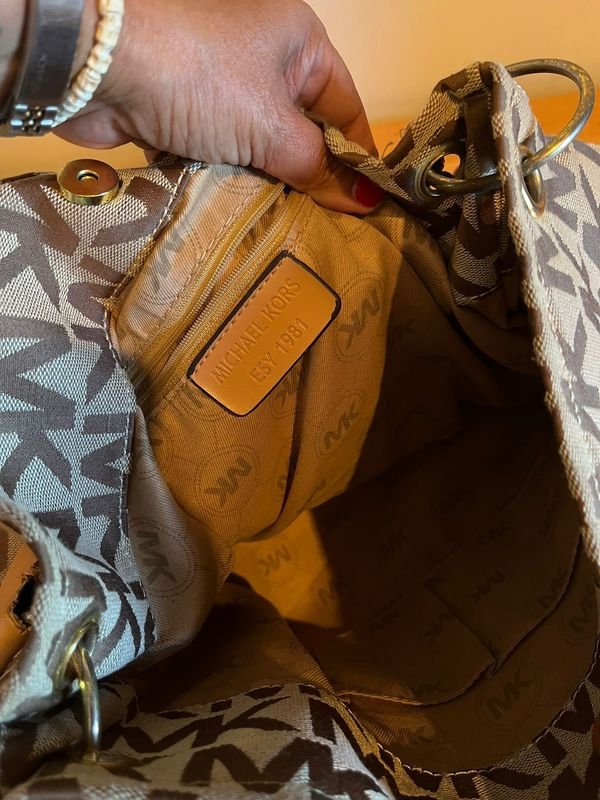Cartera Grande Michael Kors Original de Tela y Cuero Nueva - imagen 3