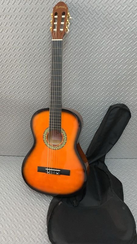 Guitarra clásica Memphis con estuche - imagen 3
