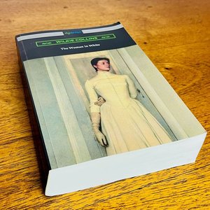 Lote de Libros de Misterio: "The Woman in White" de Wilkie Collins y "The Murder of Roger Ackroyd" de Agatha Christie - imagen 2