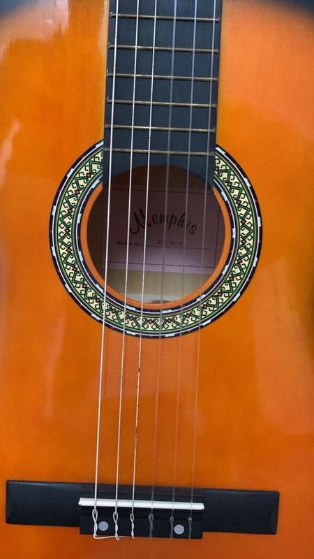 Guitarra clásica Memphis con estuche - imagen 2