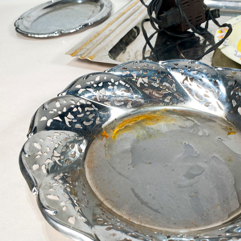 Platos, tazas y jarros de plata y vidrio - imagen 2