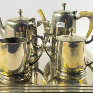 Juego de Metal para Servir: Bandeja, Tetera, Cafetera, Azucarero y Lechera - imagen 3