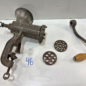 Lote siguiente: Picadora de Carne Manual Husqvarna N° 10 de Hierro Fundido