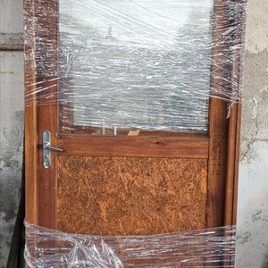 Lote anterior: Puerta con marco y cerradura