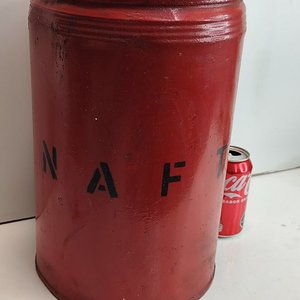 Antiguo Tanque Metálico Rojo para Nafta con Tapa Sellada - imagen 1