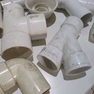 Lote de Conexiones Sanitarias de PVC: Codos, Tes, Ramales y Más - imagen 3