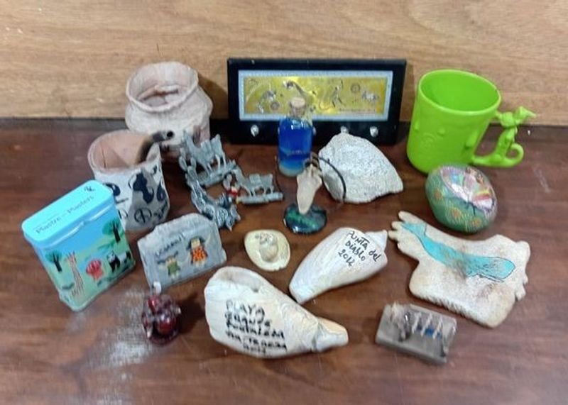 Lote de Adornos y Recuerdos con Motivos de Animales y Figuras