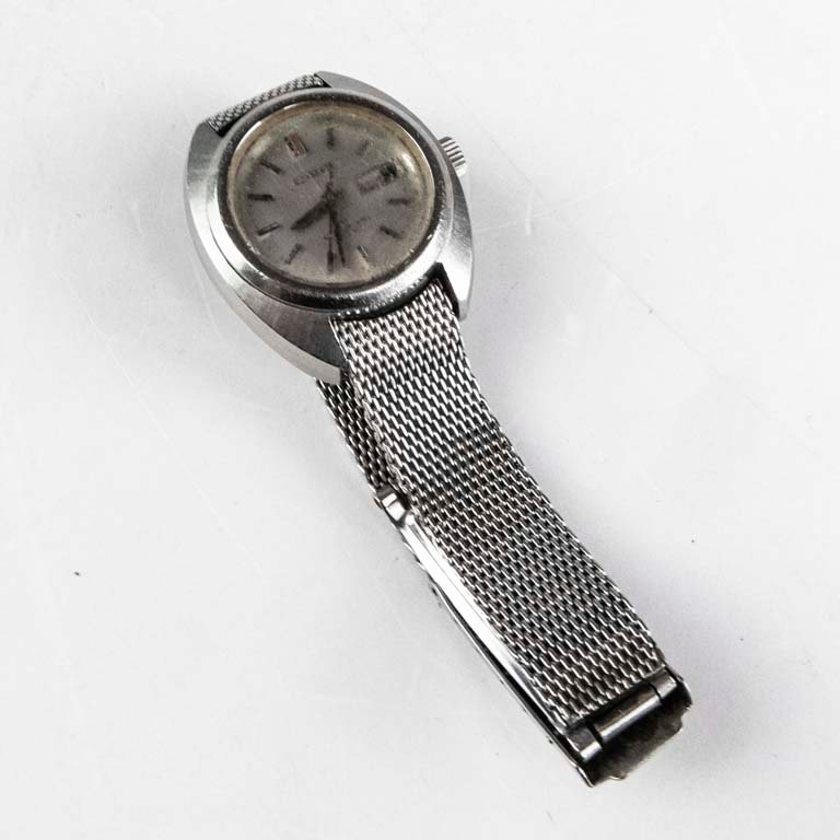 Reloj Citizen con tapa rayada y malla de metal - imagen 2