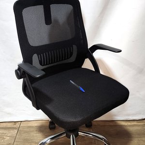 Lote siguiente: Silla de Oficina Giratoria Ergonómica con Respaldo Lumbar y Apoya Cabezas