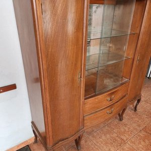 Cristalero Francés de Madera con Cajones y Estantes - imagen 4