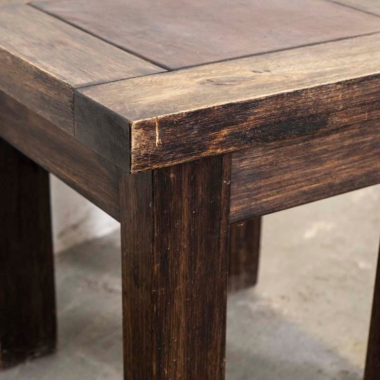 Mesa lateral de madera rústica con centro de tapa en cuero - imagen 3