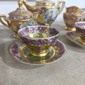 Juego de Té Checoslovaco Rococó en Porcelana: Tetera, Azucarero, Lechera y 6 Tazas con Platillos - imagen 2