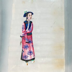 Cuadro Estampa Japonesa: Dama con Vestido Rosado Floral - imagen 2