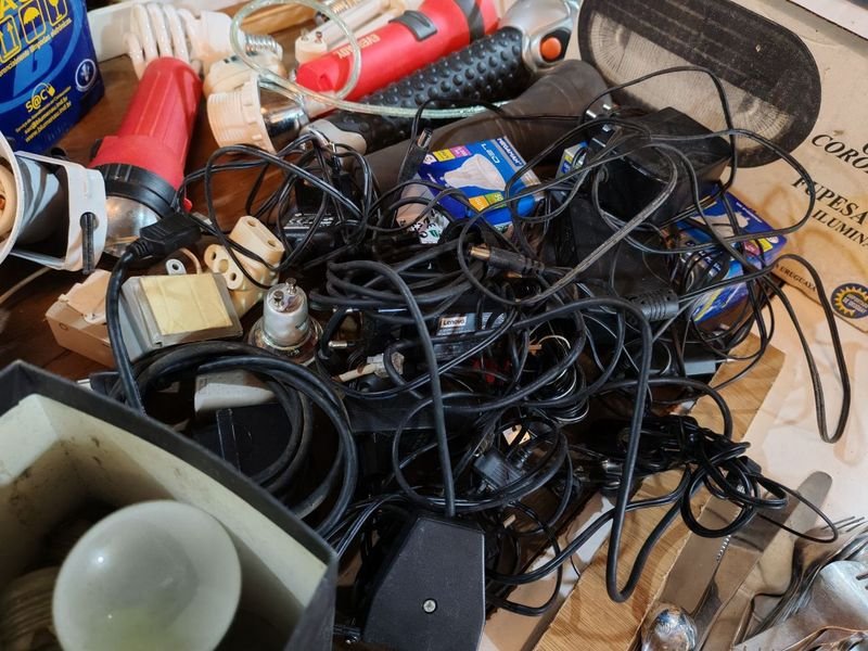 Lote de Artículos Electrónicos en Buen Estado - imagen 7