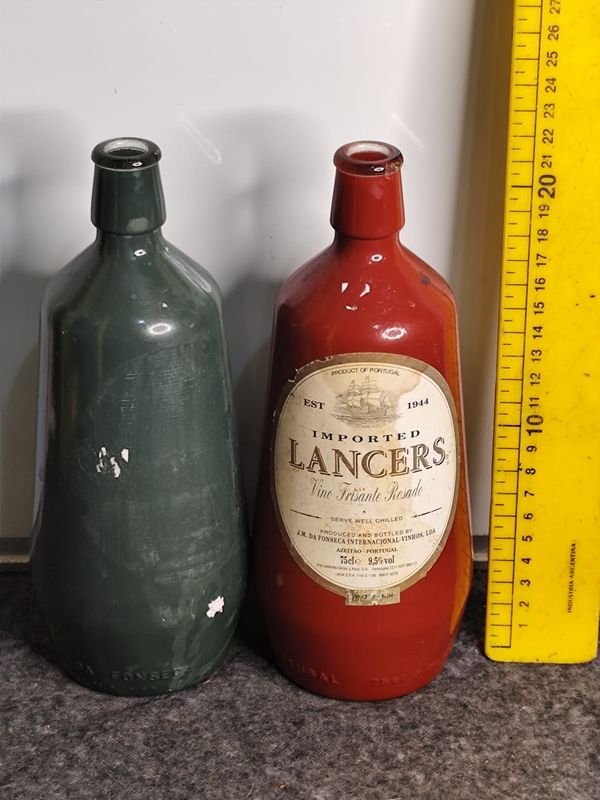 Dos Botellas Antiguas de Vino Lancers Portugal