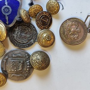 Lote de Botones Militares, Insignias y Medallas Antiguas - imagen 2