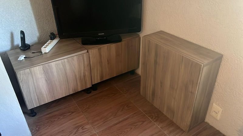 Mueble para TV de tres piezas en excelente condición