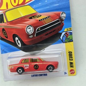 Hot Wheels Lotus Cortina Rojo 3/10 HW Euro - imagen 2