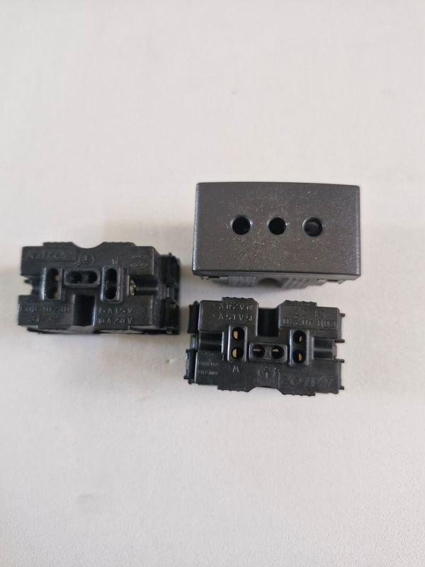 Lote siguiente: Módulos eléctricos negros de alta calidad