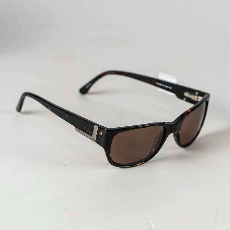 Par de lentes de sol Guess en excelente condición - imagen 2