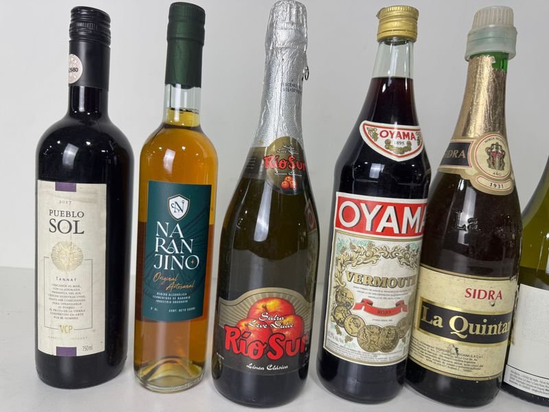 Colección de seis botellas de alcohol - imagen 2