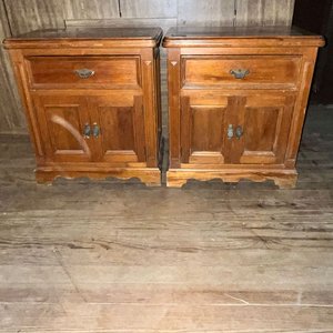 Lote anterior: Juego de 2 Mesas de Luz de Madera con Cajón y Puertas