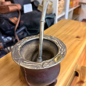 Mate de Cuero con Virola de Alpaca y Bombilla de Plata Sellada - imagen 2