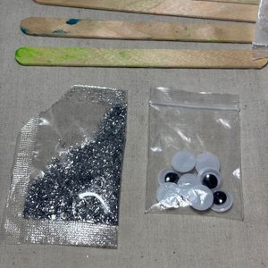 Lote de Juguetes: Peluches, Pistolas, Reproductor CD Panasonic y Más - imagen 33