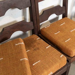 Juego de Cuatro Sillas de Madera con Almohadones - imagen 3