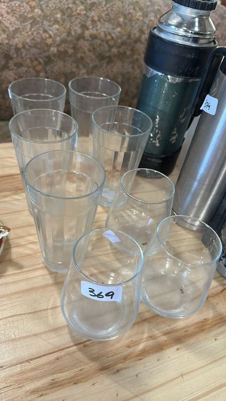 Lote siguiente: Vasos largos y bombes en buen estado