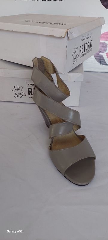 Zapatos de tacón alto de cuero - imagen 3