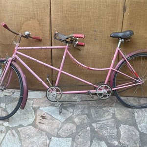 Bicicleta Tándem Rosa Antigua con Asiento de Cuero a Reparar - imagen 4