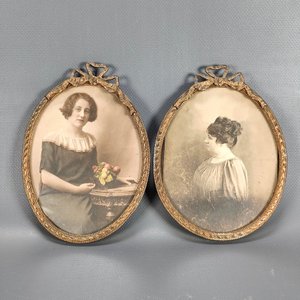 Lote anterior: Par de Portarretratos Oval Franceses en Bronce con Fotos Antiguas